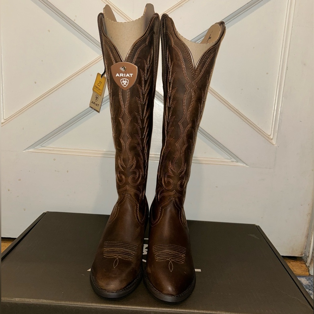 Ariat Women's Heeled Western Boots, NWT & Original Packaging, 6.5 Wide